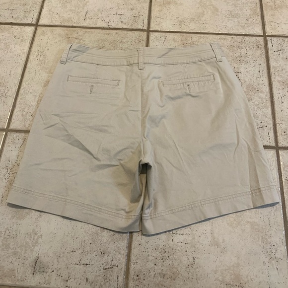 Denver Hayes Contemporary Fit Khaki Cargo Shorts - Women's Size 14 (7" Inseam) - Picture 4 of 7